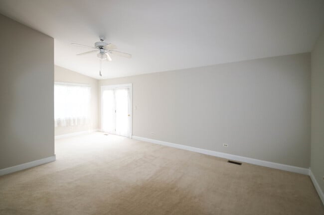 Building Photo - 648 W Parkside Dr