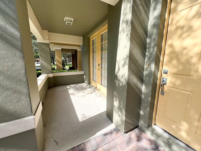 Building Photo - Stunning 3/2.5 Windermere Townhome