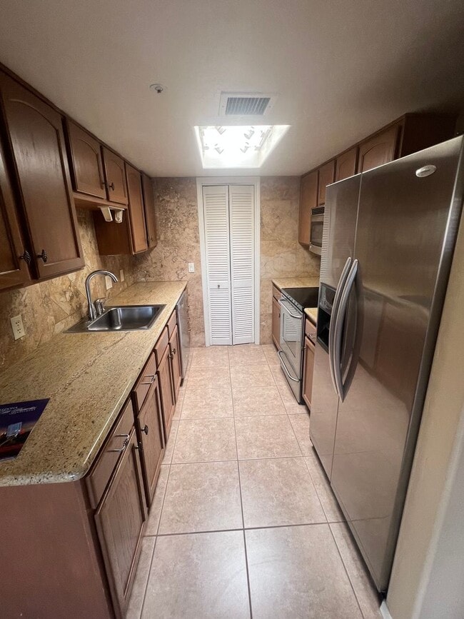 Building Photo - Unfurnished, 1-year long-term rental