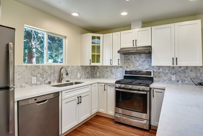 Building Photo - Newer Construction 2 Bedroom 2 Bath Home 2...