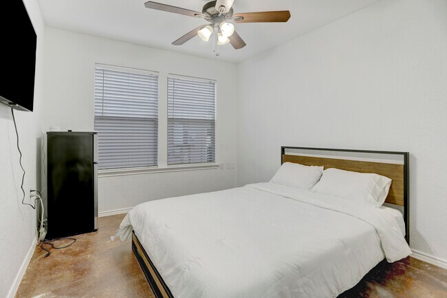 Building Photo - 7107 Thannas Way