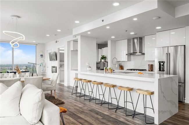 Building Photo - 3338 Peachtree Rd NE