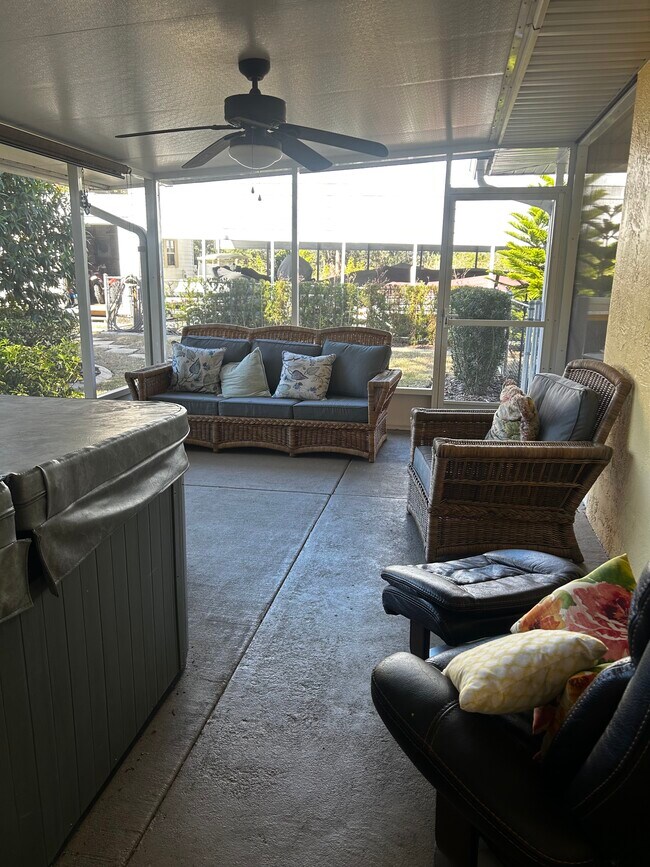 Building Photo - 1136 Peach Tree Dr