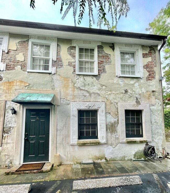 Building Photo - Charming fully furnished one bedroom condo in Ansonborough