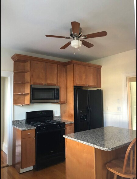 Building Photo - 18 University Ave