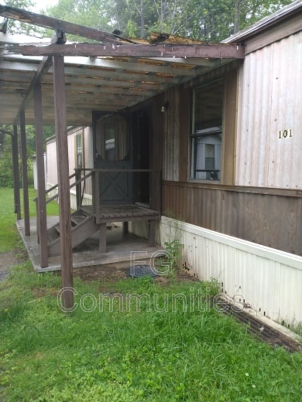 Primary Photo - 101 Tuckaway Ln