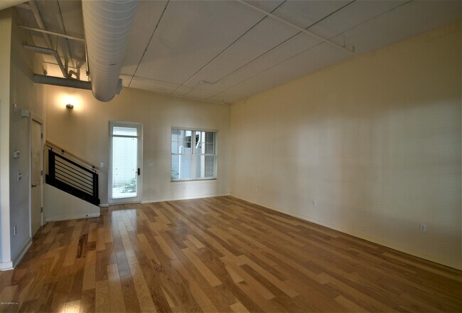 Building Photo - 1661 Riverside Ave