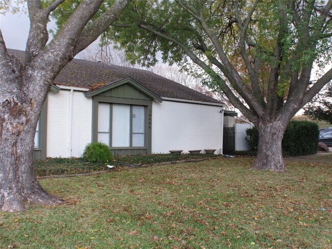 Building Photo - 10406 Shadow Bend Dr