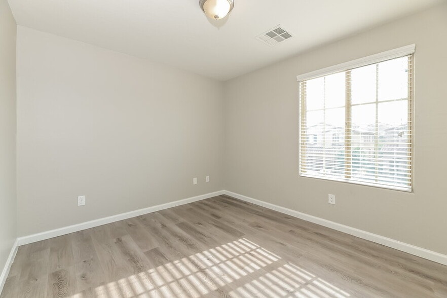 Building Photo - 6388 Kellyville Dr