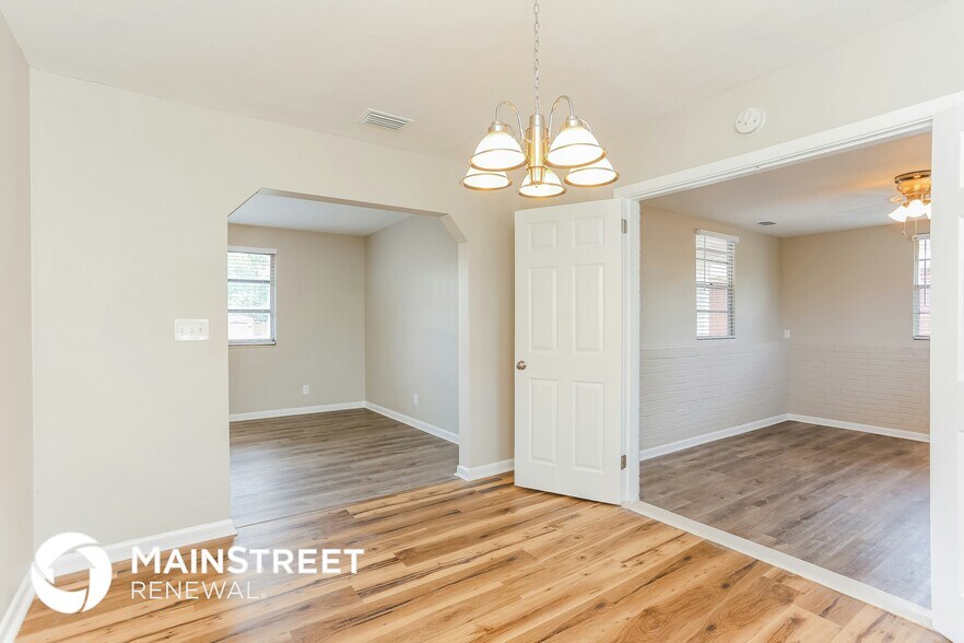 Building Photo - 6603 Syringa Ln