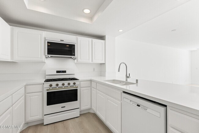 Building Photo - 4240 Lost Hills Rd