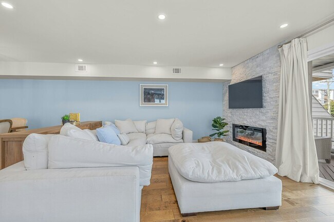 Building Photo - 3203 Page Ave