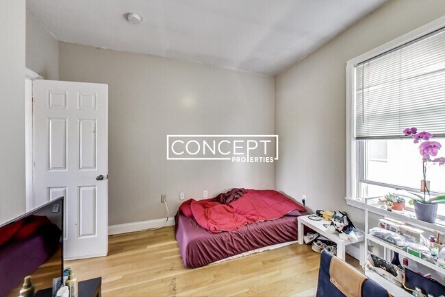 Building Photo - 47A Hillside St