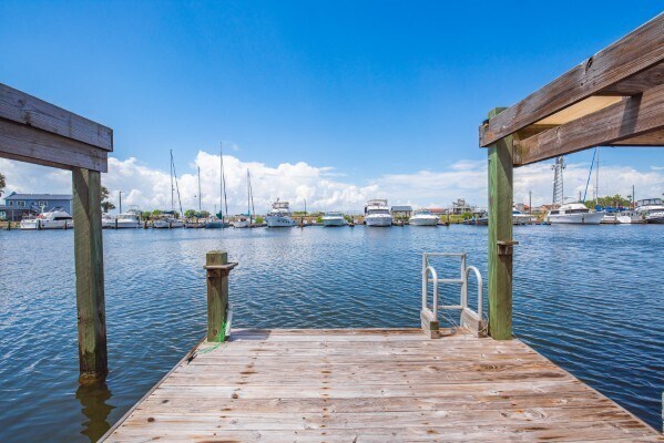 Building Photo - 15325 Bonasse Ct