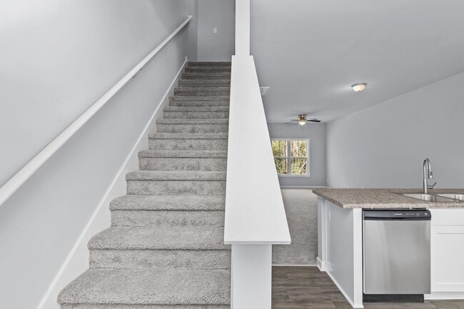 Building Photo - 132 Buckhorn Ave