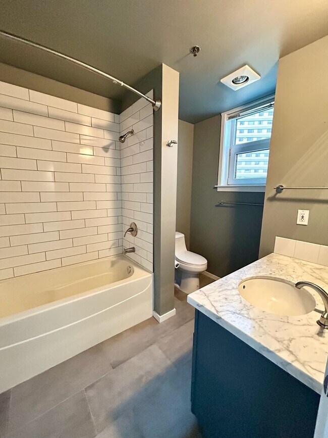 Building Photo - Ellington ~ Belltown Condo