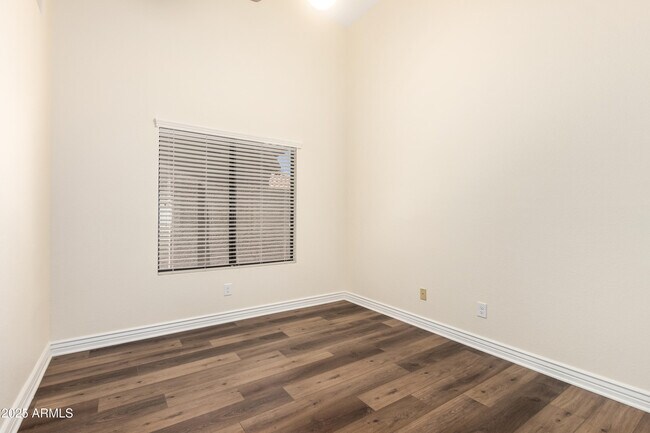 Building Photo - 1517 W Islandia Dr