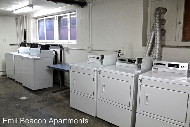 Building Photo - 945 Beacon Ave