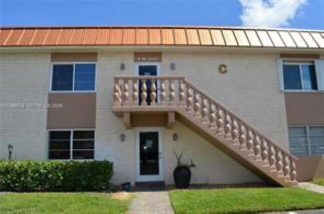 Building Photo - 9 NE 19th Ct