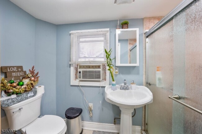 Building Photo - 376 Elmora Ave