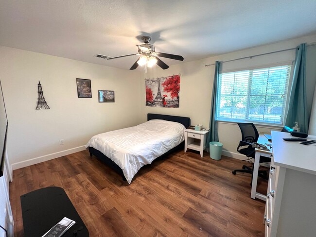 Building Photo - 3 Bedroom 2.5 Bath 1 Single Family Home for Rent in Cambridge Heights Area of Round Rock, Texas, ...