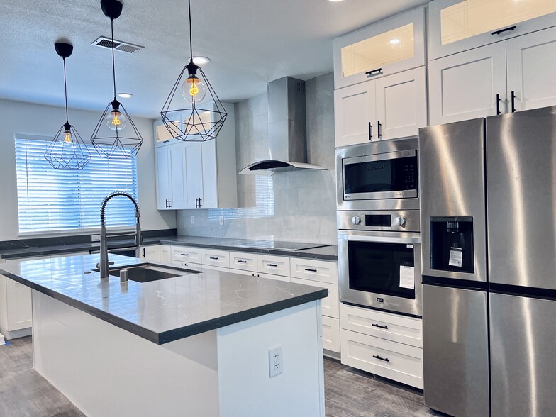 Main Kitchen - 6633 Rochelle Ave