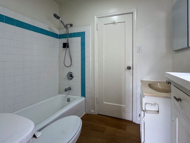 Building Photo - Spacious 1Bedroom  in LA - $1,750.00