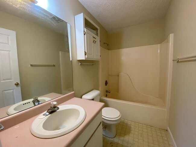 Building Photo - AVAILABLE AUGUST! [NO PETS PERMITTED]