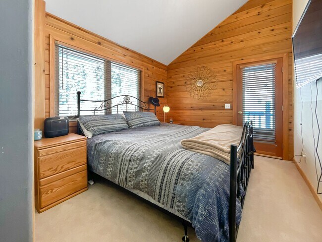 Building Photo - Luxury Home in the woods with unparalleled views! Garage! Pets Negotiable! Hot tub!