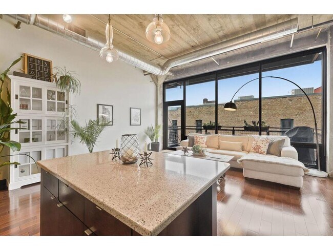 Primary Photo - 618 N Washington Ave