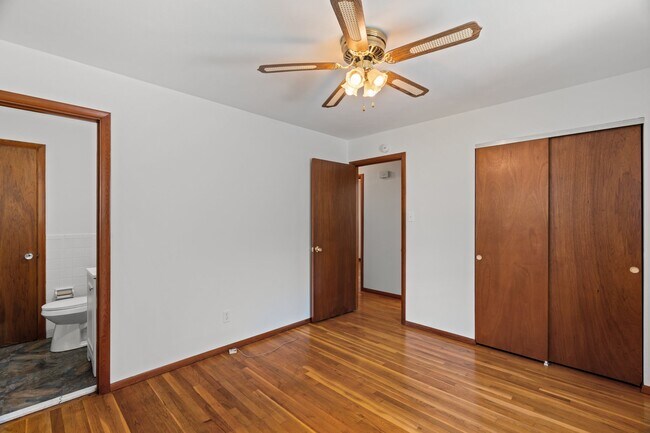Building Photo - 6138 Emerald Ave