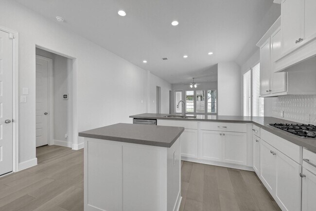 Building Photo - 15835 Bird of Paradise Dr