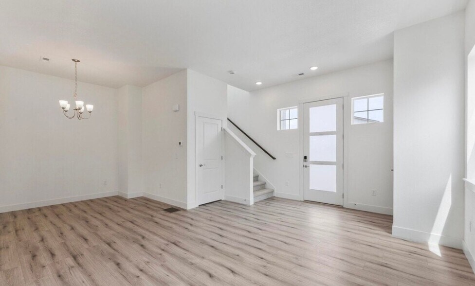 Building Photo - 5081 McKinnon Ct