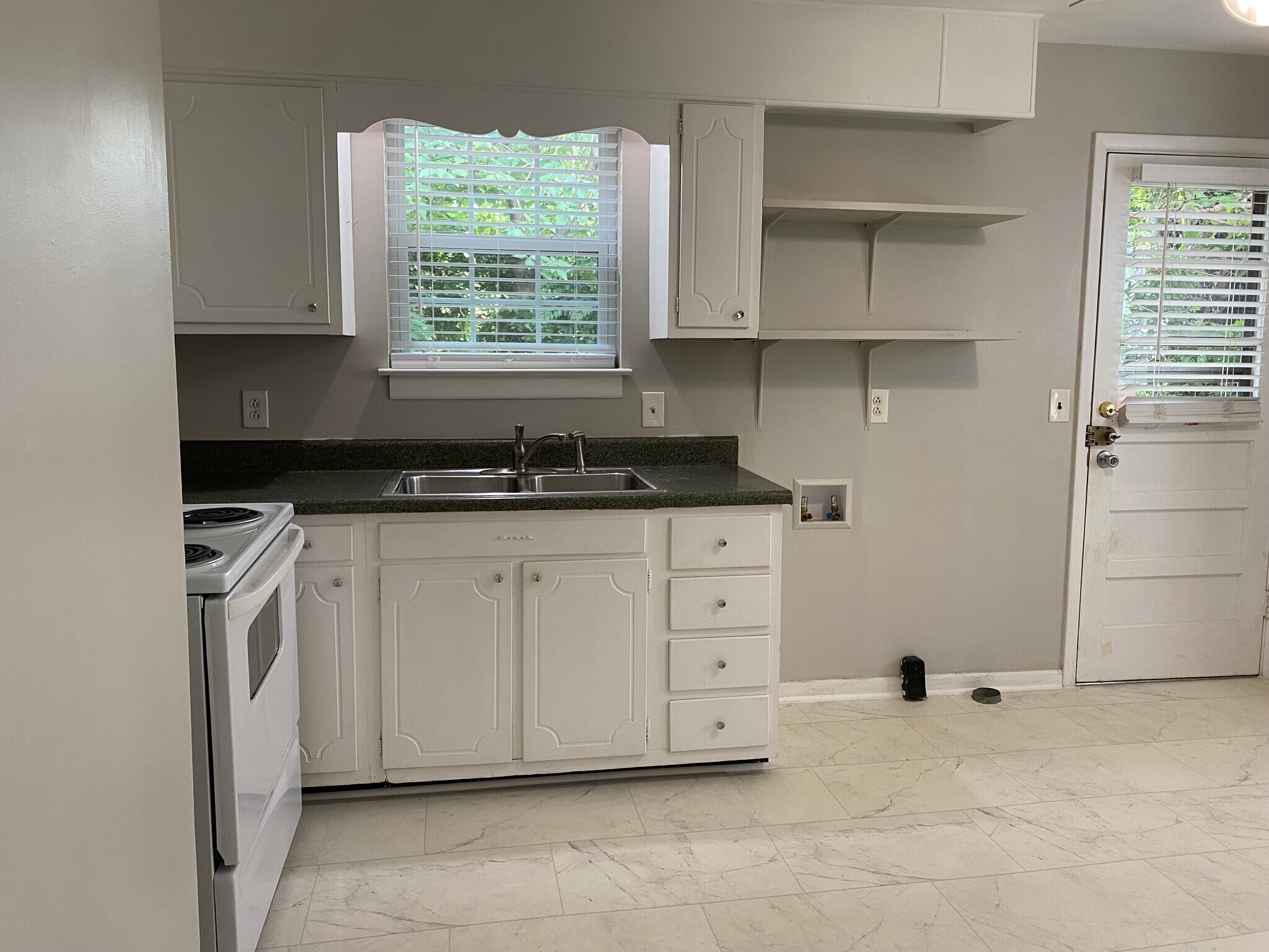 Kitchen - 1003 Lawrence Ave