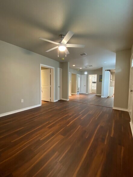 Building Photo - 2118 Burnet St