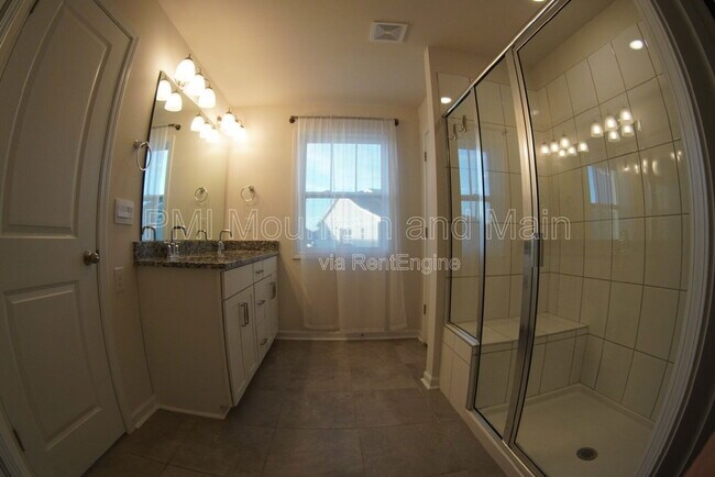 Building Photo - 210 Creekview Rd