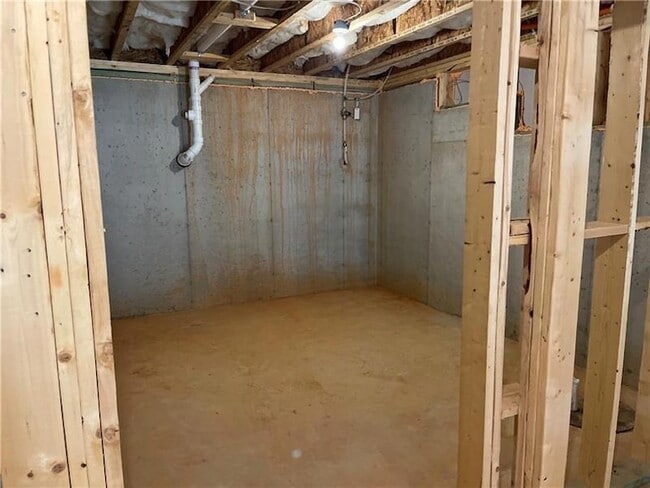 Building Photo - 240 Summerwood Ln