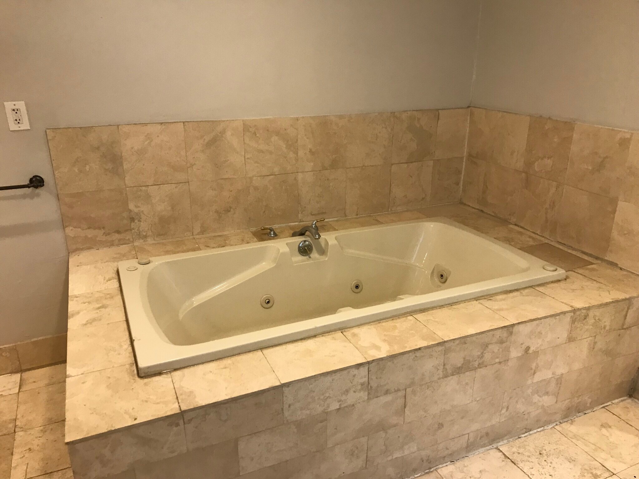 Jacuzzi - 1733 W Superior St