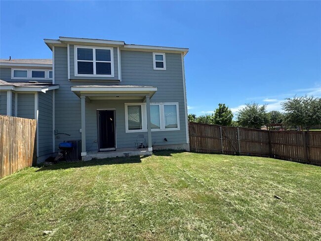 Building Photo - 2328 Calvert Dr