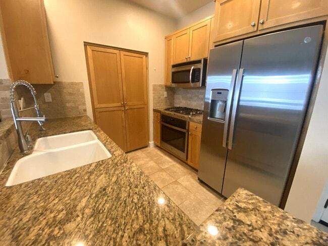 Building Photo - Updated 1 bedroom 55+ Community across from Wilson Park!