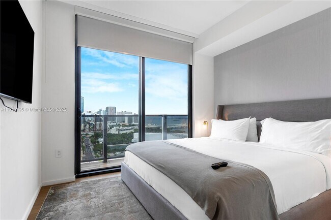 Building Photo - 398 NE 5th St