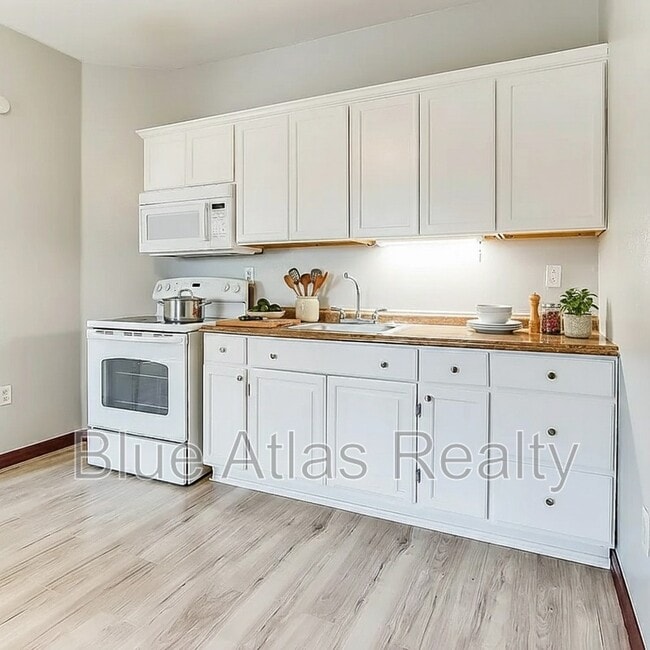 Building Photo - 2939 S Adams St