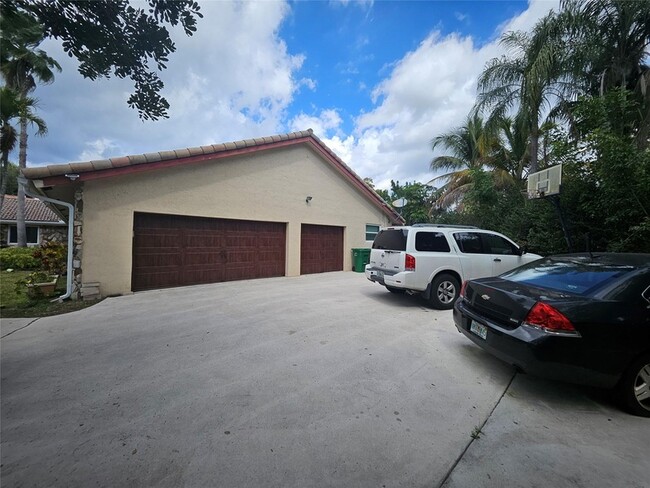 Building Photo - 197 NW 113th Way