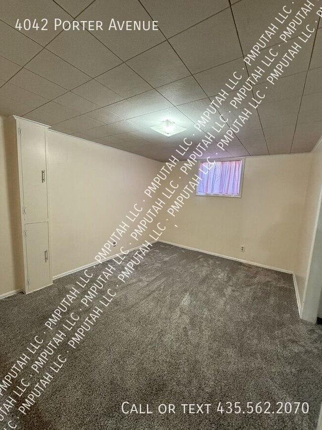 Building Photo - 4042 Porter Ave