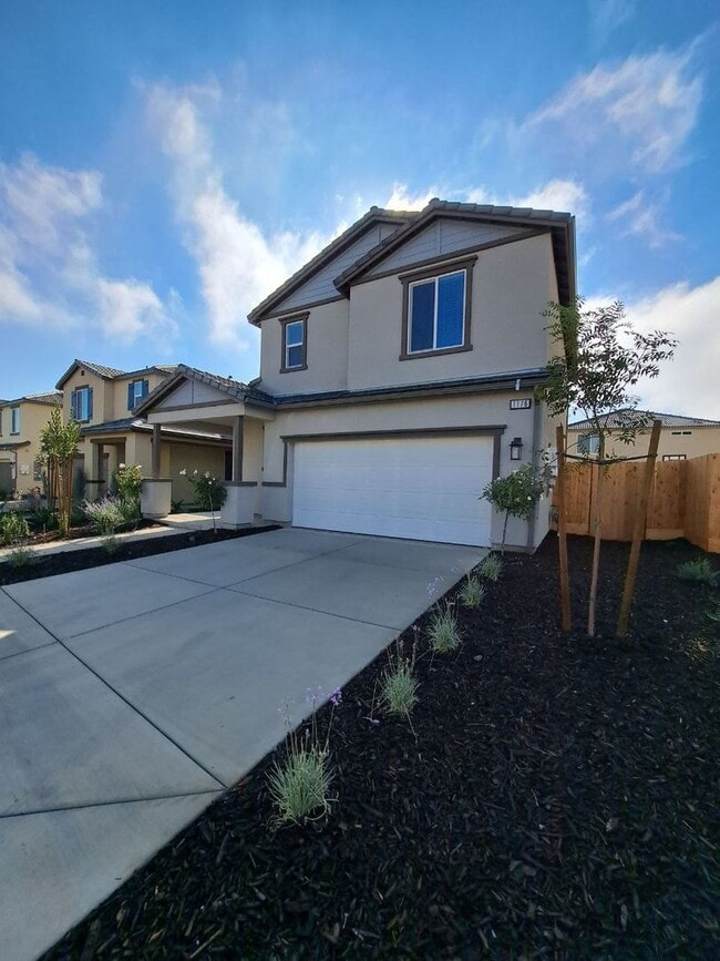 Building Photo - MOVE IN READY: Brand-New 2-Story Home with...