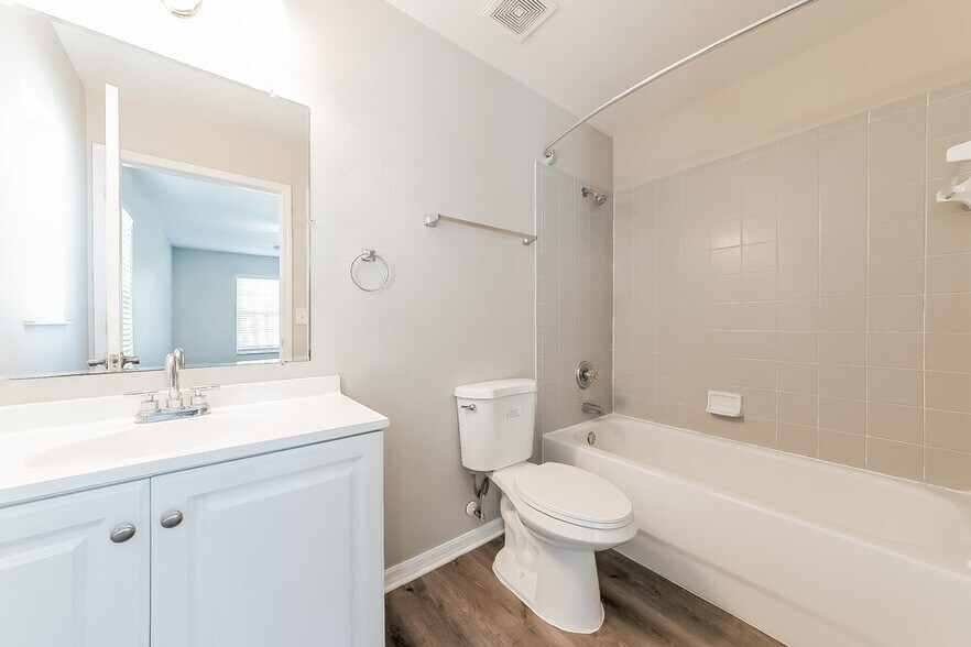 Building Photo - 1316 Bayou Pass Dr