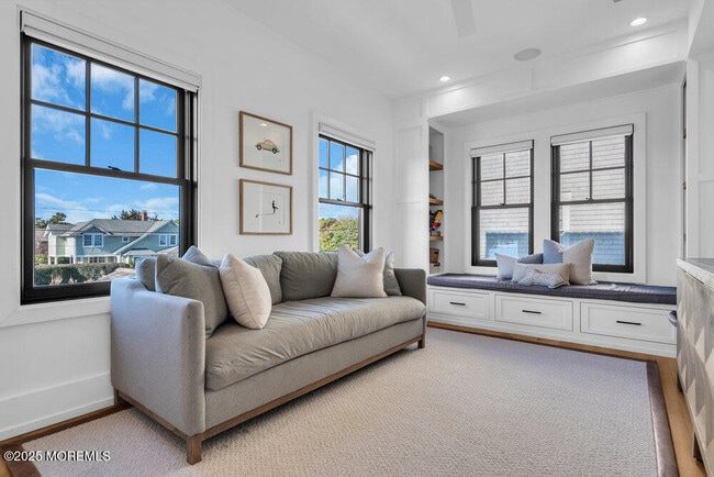 Building Photo - 802 1st Ave