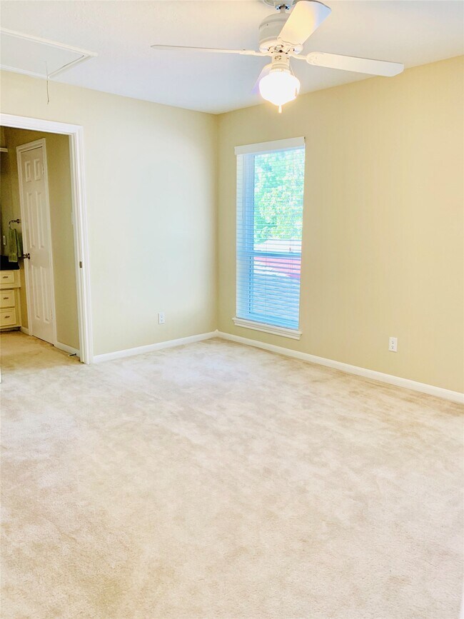 Building Photo - 14135 Sandfield Dr