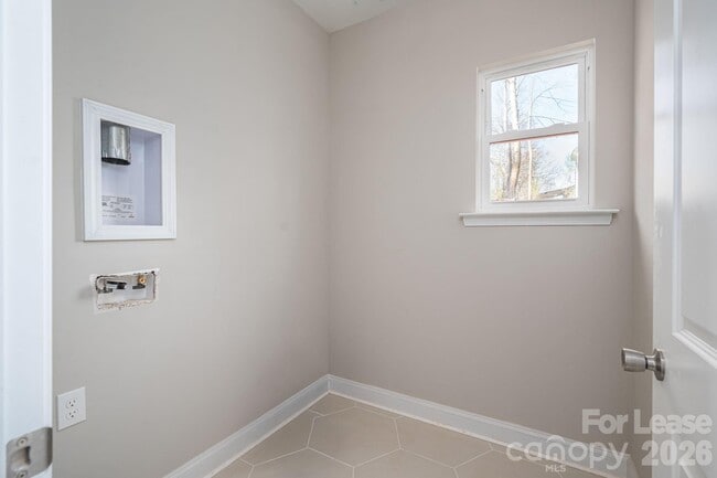 Building Photo - 5536-5538 Wrenn Dr