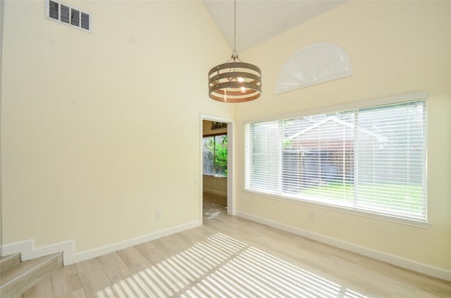 Building Photo - 15111 New Hastings Dr